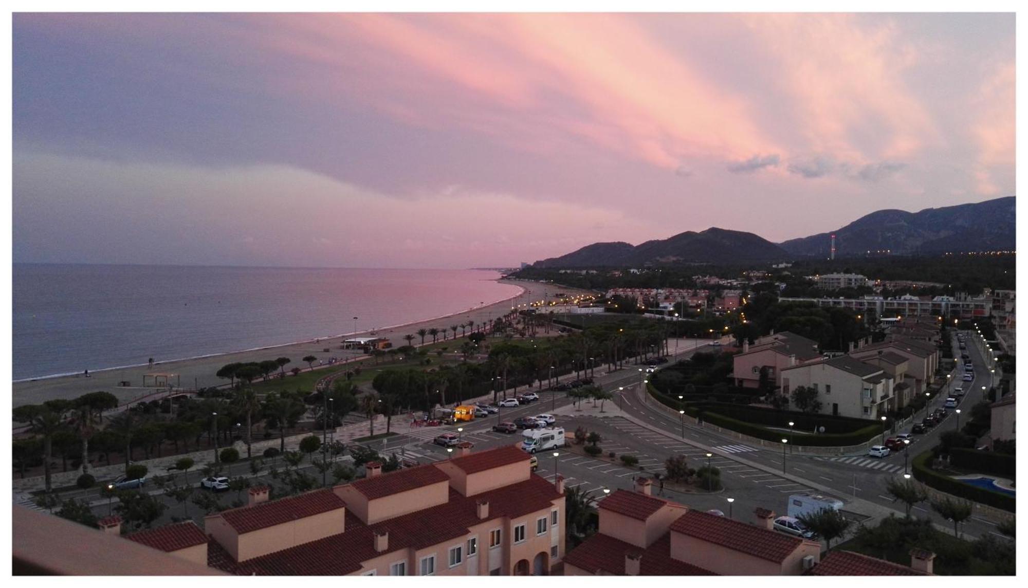 Apartamento Con Terraza, Vistas Playa Y Montana Hospitalet De L'Infant Bagian luar foto